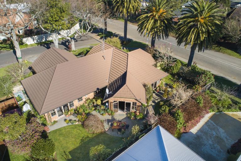 Photo of property in 1 The Oaks, Awapuni, Palmerston North, 4412