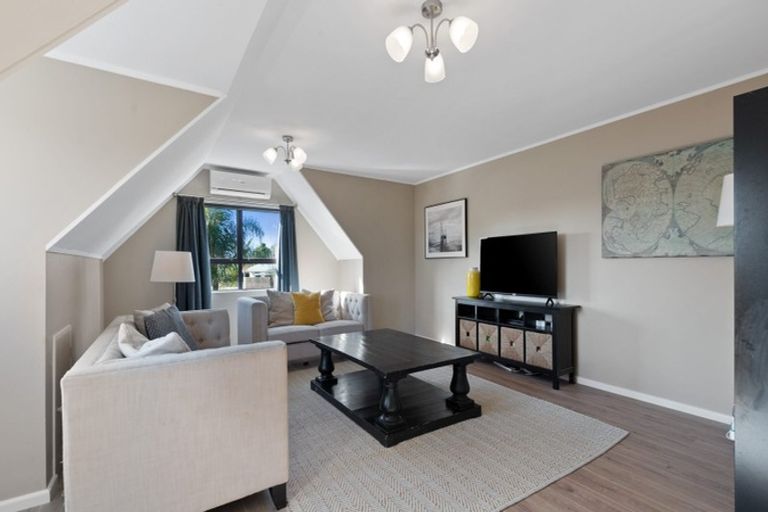 Photo of property in 16 Taihiki Road, Clarks Beach, 2122