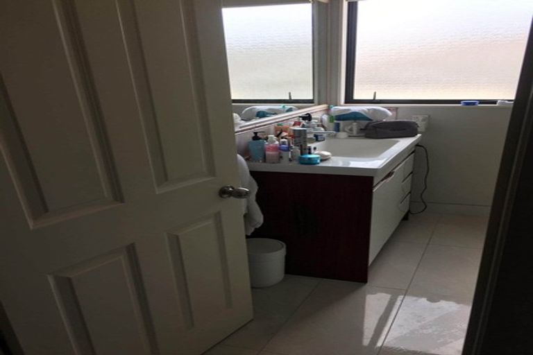 Photo of property in 2/26a Dallinghoe Crescent, Milford, Auckland, 0620