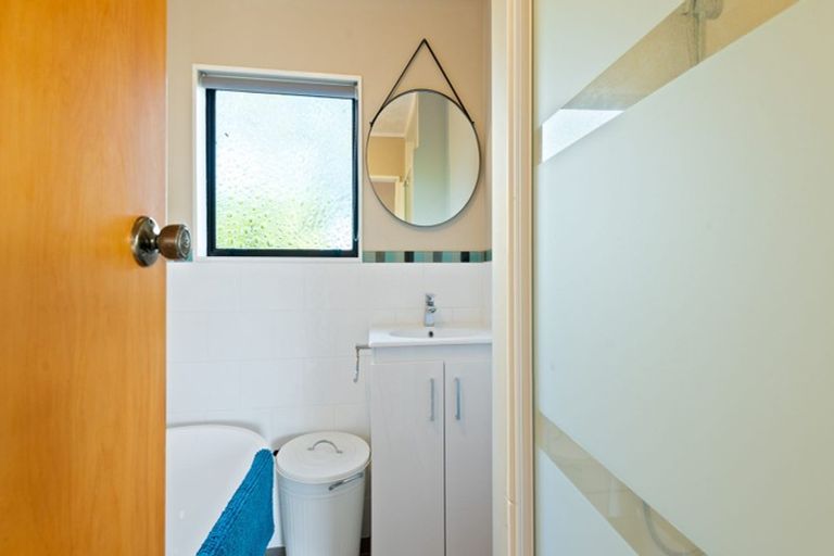 Photo of property in 16 Taihiki Road, Clarks Beach, 2122