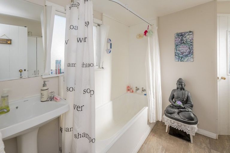 Photo of property in 163 Cambridge Street, Levin, 5510