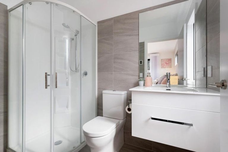 Photo of property in 33 Drysdale Road, Jacks Point, 9371