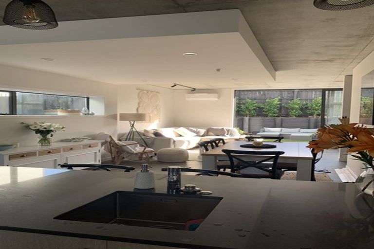 Photo of property in 4/4163 Great North Road, Glen Eden, Auckland, 0602