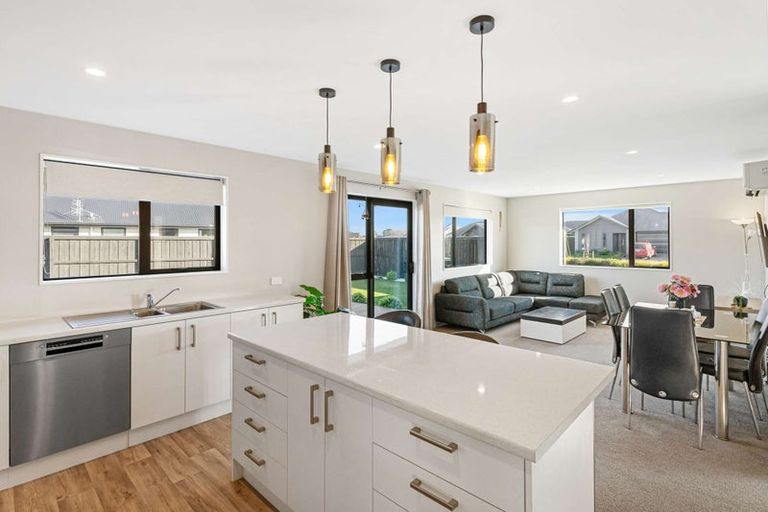 Photo of property in 160 Shillingford Boulevard, Rolleston, 7615