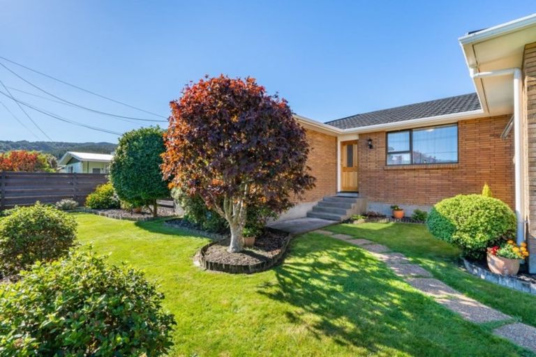 Photo of property in 64 Golders Road, Elderslea, Upper Hutt, 5018