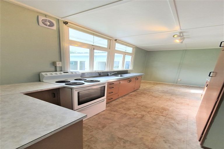 Photo of property in 45 Moeraki Road, Maoribank, Upper Hutt, 5018