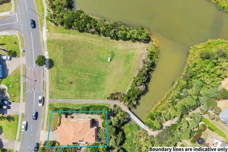 Photo of property in 60 Medallion Drive, Oteha, Auckland, 0632