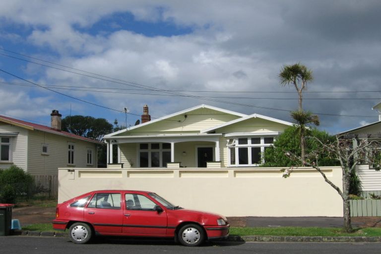 Photo of property in 13 Hawea Road, Point Chevalier, Auckland, 1022