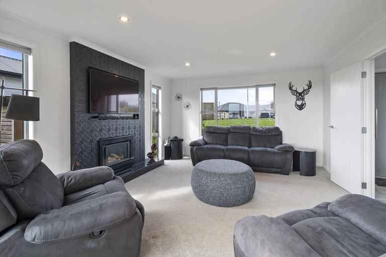 Photo of property in 27 Silicon Way, Fitzherbert, Palmerston North, 4410