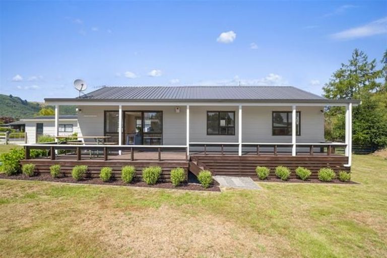 Photo of property in 10 Antonia Place, Kinloch, Taupo, 3377