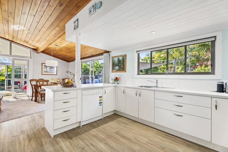 Photo of property in 32 The Circle, Manly, Whangaparaoa, 0930