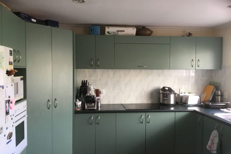 Photo of property in 12 Piper Place, Goodwood Heights, Auckland, 2105