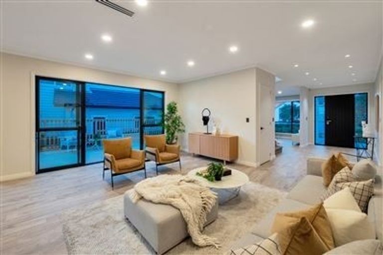 Photo of property in 62 Headland Drive, Long Bay, Auckland, 0630