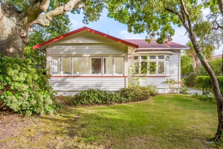 Photo of property in 27 Trafalgar Street, Waiwhetu, Lower Hutt, 5010