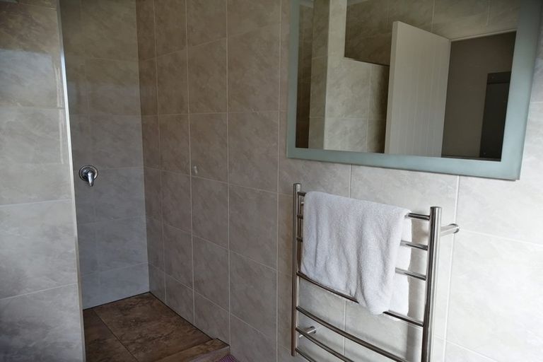 Photo of property in 131 Foster Road, Kumeu, 0891