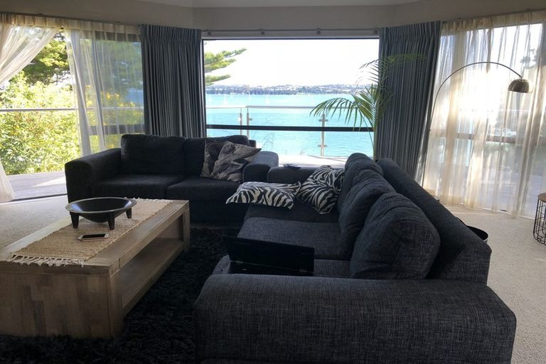 Photo of property in 100 Stanley Point Road, Stanley Point, Auckland, 0624