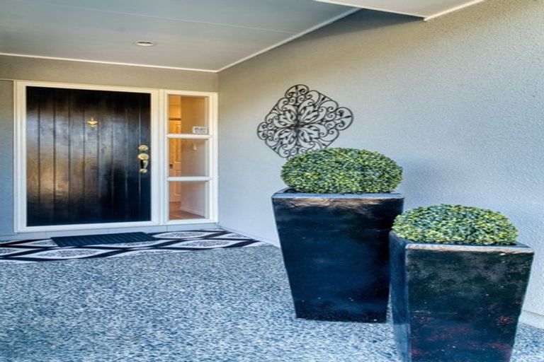 Photo of property in 16 Bourke Place, Havelock North, 4130