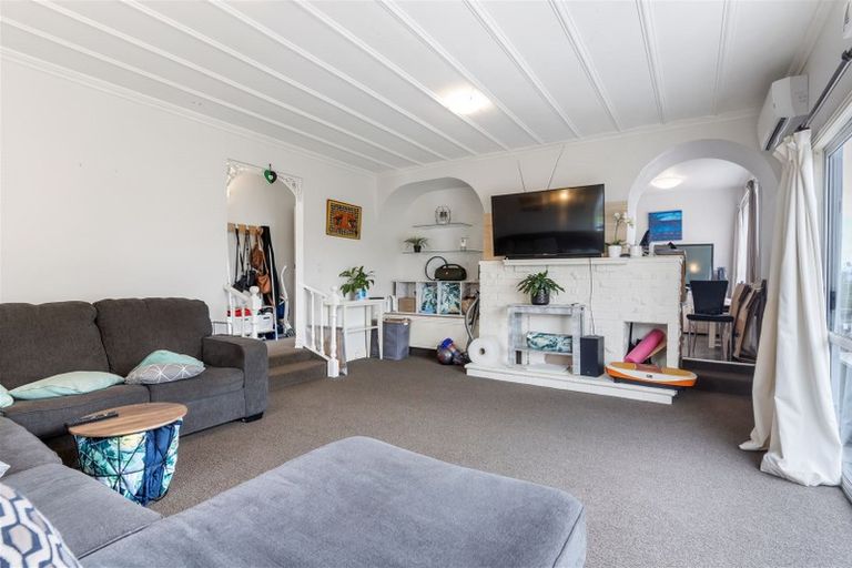 Photo of property in 20 Woodhouse Place, West Harbour, Auckland, 0618