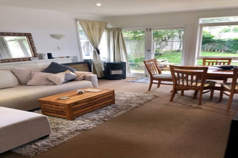 Photo of property in 2/41 Selwyn Crescent, Forrest Hill, Auckland, 0620