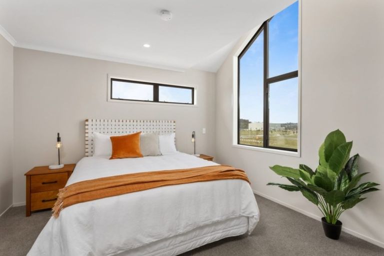 Photo of property in 22 Peihana Road, Hobsonville, Auckland, 0616