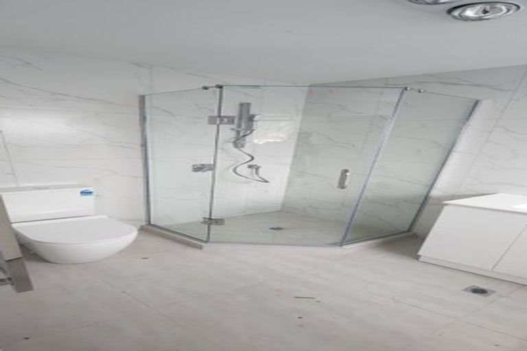 Photo of property in 39 Cascades Road, Pakuranga Heights, Auckland, 2010