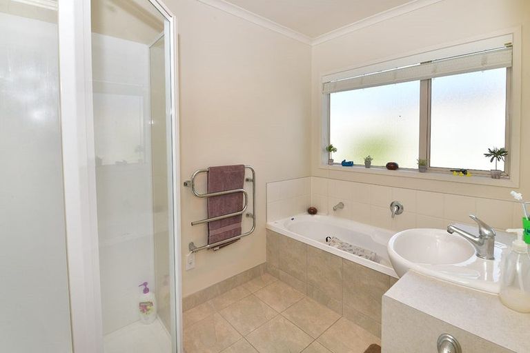 Photo of property in 1 Springtide Place, Red Beach, 0932