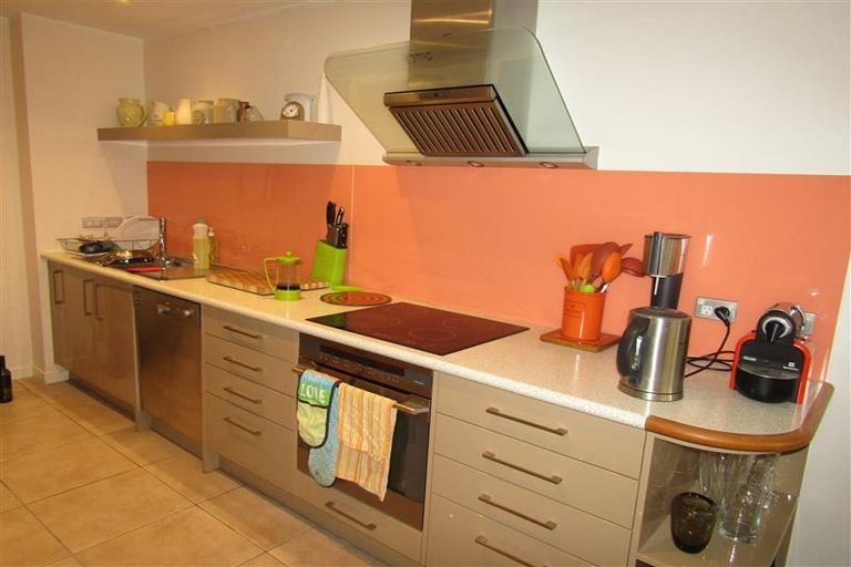 Photo of property in Portal Apartments, 6b/42 Cable Street, Te Aro, Wellington, 6011
