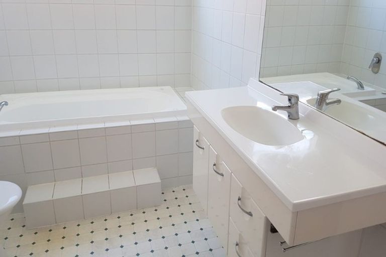 Photo of property in 223c The Terrace, Wellington Central, Wellington, 6011