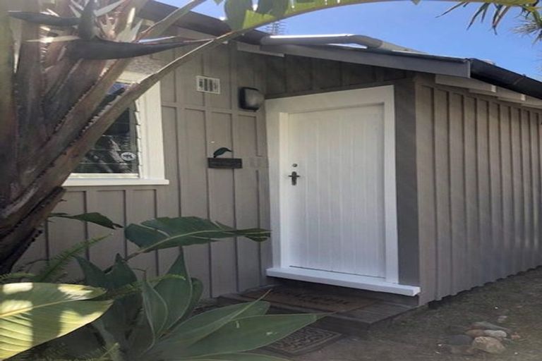 Photo of property in 27 Bournemouth Terrace, Murrays Bay, Auckland, 0630