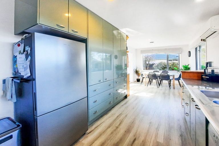 Photo of property in 22 Rosedale Place, Avonhead, Christchurch, 8042