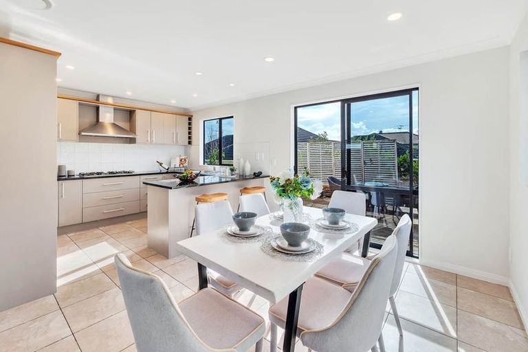 Photo of property in 35 English Oak Drive, Schnapper Rock, Auckland, 0632