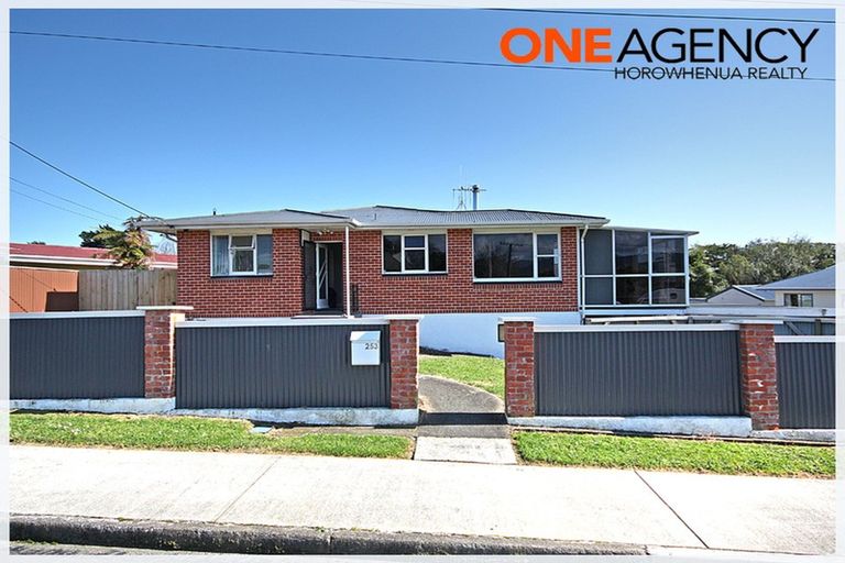 Photo of property in 253 Cambridge Street, Levin, 5510