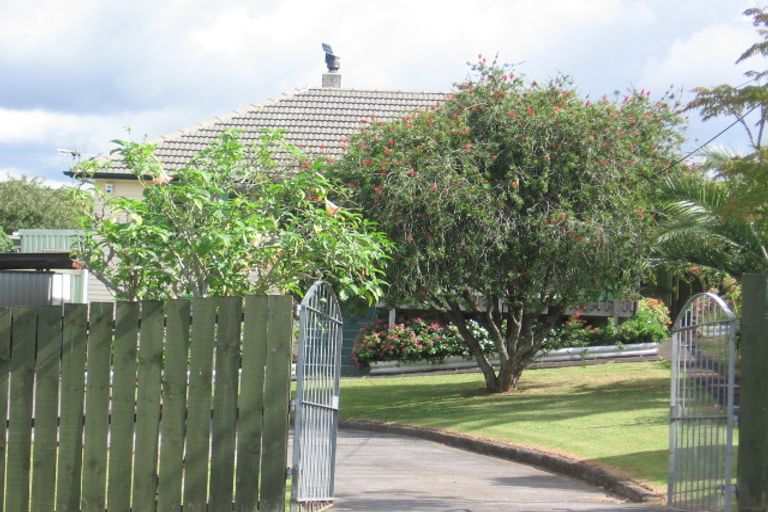 Photo of property in 48 Kelwyn Road, Kelston, Auckland, 0602
