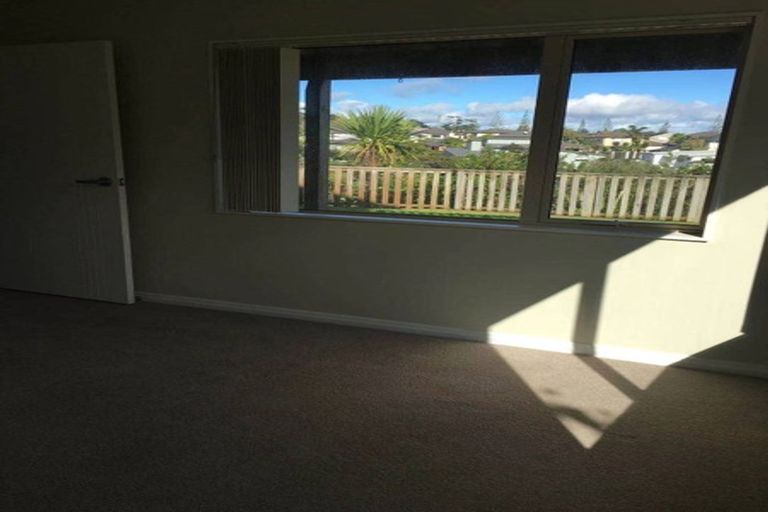 Photo of property in 76 Laurel Oak Drive, Schnapper Rock, Auckland, 0632