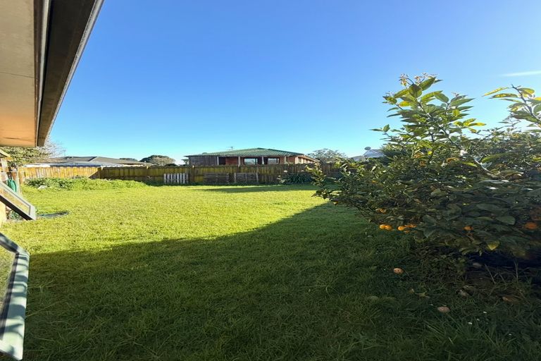 Photo of property in 24 Newbegin Place, Weymouth, Auckland, 2103