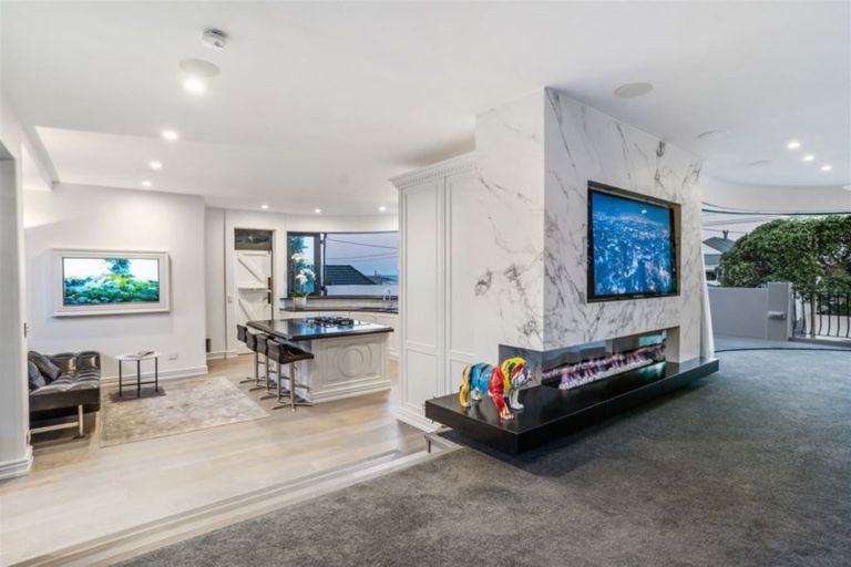 Photo of property in 1/60 Milford Road, Milford, Auckland, 0620