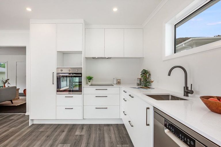 Photo of property in 52 Lees Grove, Wainuiomata, Lower Hutt, 5014