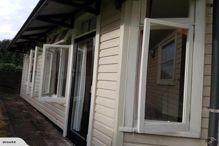 Photo of property in 10b Howard Road, Taradale, Napier, 4112