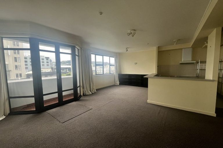 Photo of property in 17 Kent Terrace - Kent Apartments, 3e/16 Kent Terrace, Mount Victoria, Wellington, 6011
