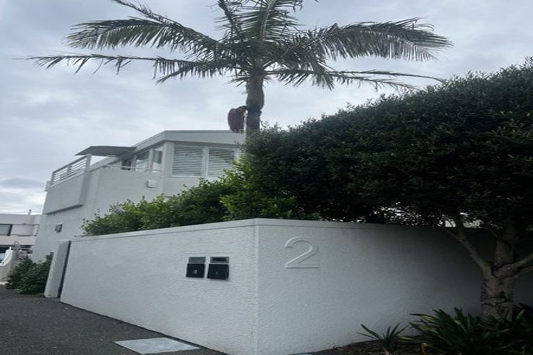 Photo of property in 1/2 Holiday Road, Milford, Auckland, 0620