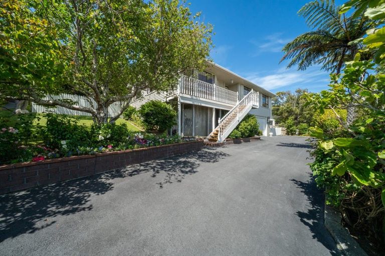Photo of property in 8 Makatote Grove, Churton Park, Wellington, 6037