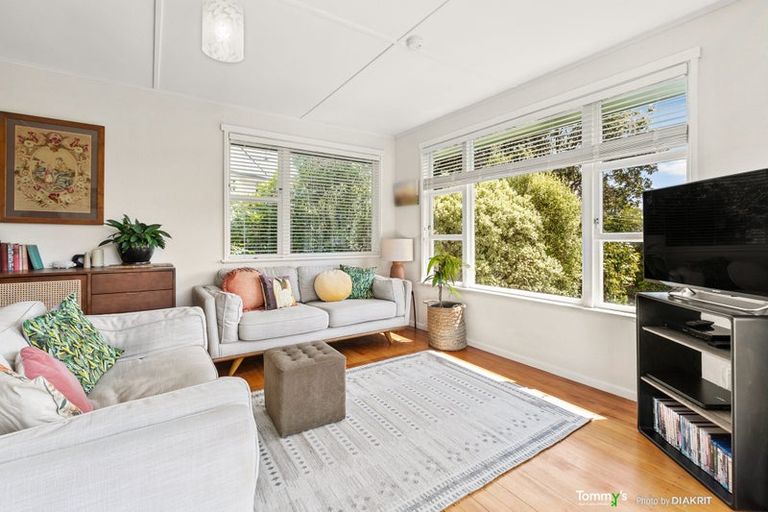 Photo of property in 11 Wrights Hill Road, Karori, Wellington, 6012