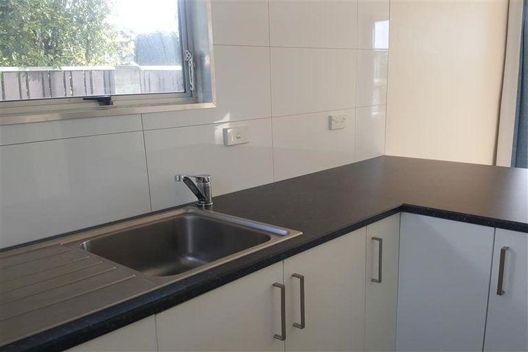 Photo of property in 1/58 Paynters Avenue, Strandon, New Plymouth, 4312