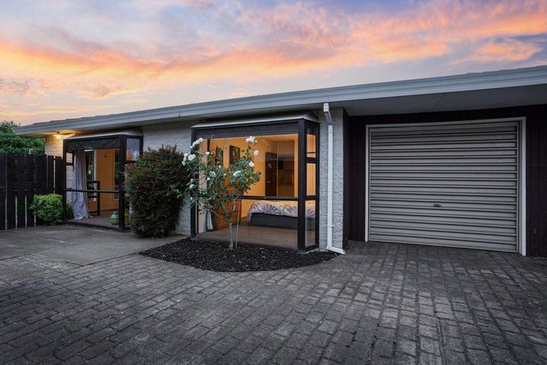 Photo of property in 1/200 Sawyers Arms Road, Bishopdale, Christchurch, 8053