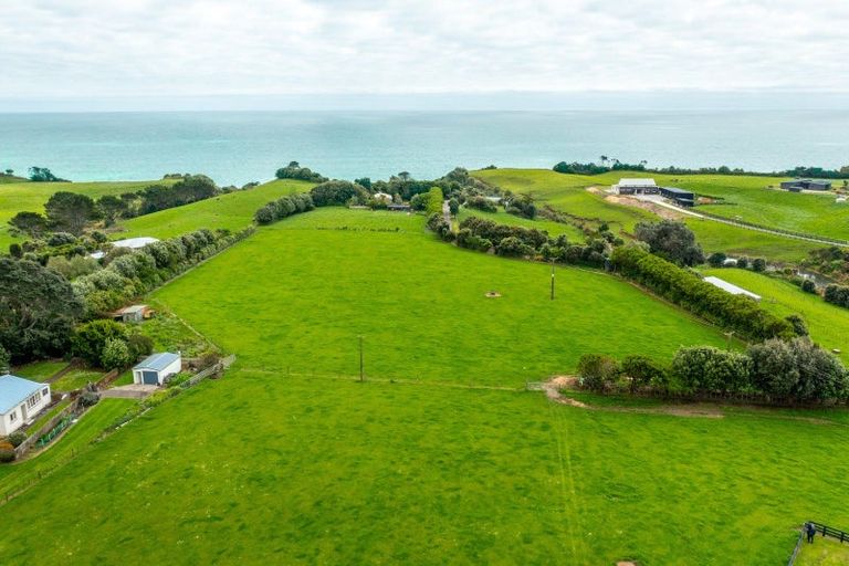 Photo of property in 43 Carrs Road, Urenui, 4377