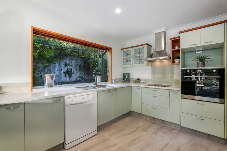 Photo of property in 4 Evans Pass Road, Sumner, Christchurch, 8081