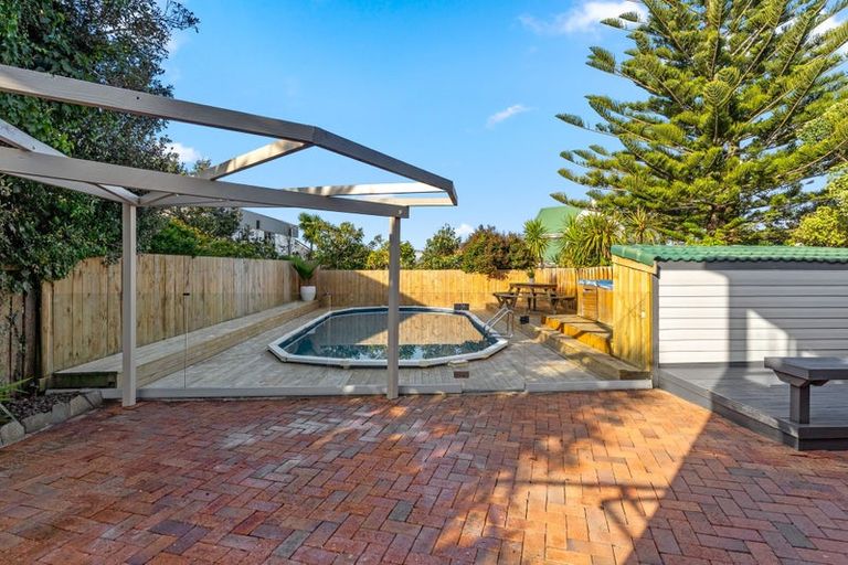 Photo of property in 34 Spinnaker Drive, Te Atatu Peninsula, Auckland, 0610
