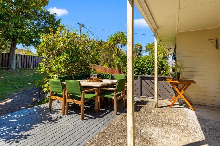 Photo of property in 21 Salem Place, Torbay, Auckland, 0630