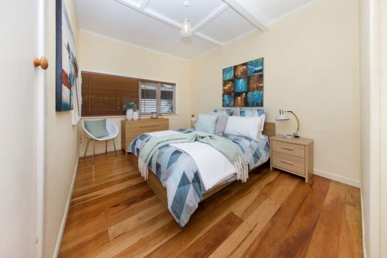 Photo of property in 1/8 Orchard Road, Waiake, Auckland, 0630