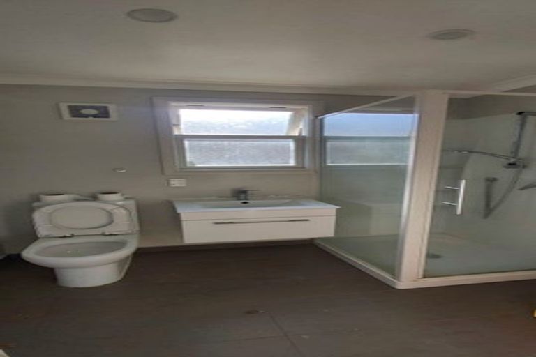 Photo of property in 2 Antrim Place, Hokowhitu, Palmerston North, 4410